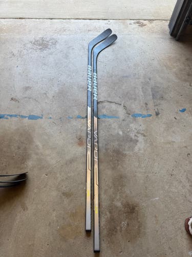 2 Pack Senior Bauer Vapor Hyperlite Right Handed Hockey Stick P14 82 Flex Pro Stock (Used)