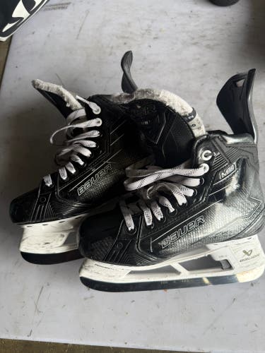 2024 Bauer Supreme M50 Pro Hockey Skates Regular Width 6 (Used)