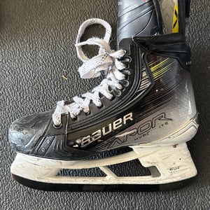 Black/Gray 2023 Bauer Vapor Hyperlite 2 Hockey Skates 6.5 (Used)
