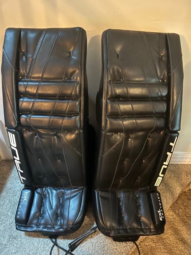 29" 2023 True Catalyst 7X3 Goalie Leg Pads (Used)