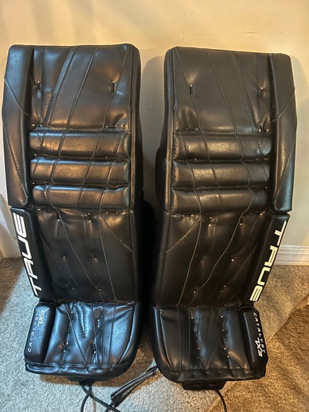 29" 2023 True Catalyst 7X3 Goalie Leg Pads (Used)