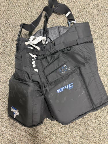 Black Senior Medium Vaughn 8000 Epic Hockey Goalie Pants (Used)