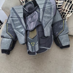 Large Bauer Mach Goalie Chest Protector - NO STINK - Good shape