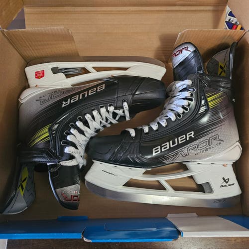 Silver 2025 Bauer Vapor Hyperlite 2 Hockey Skates Wide Width 10.5 (New)