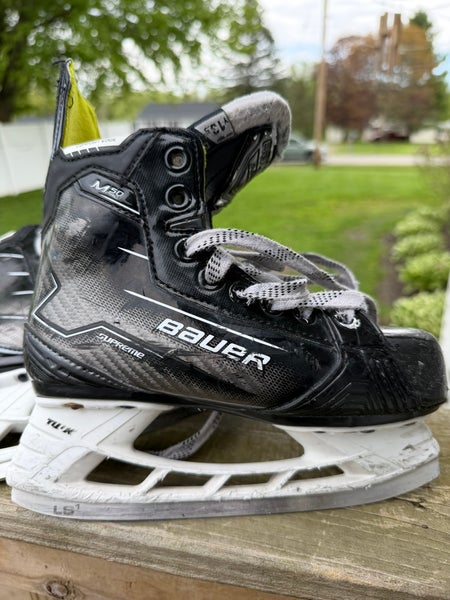 Black 2024 Bauer Supreme M50 Pro Hockey Skates Regular Width Pro Stock Youth 13.5 (Used)