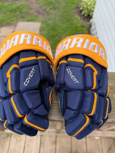 Youth Warrior Covert QR5 30 Hockey Gloves 10” (Pre Owned, Like New)