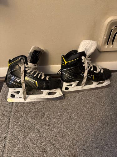 2020 CCM Super Tacks 9370 Hockey Goalie Skates Regular Width Size 3.5 (Used)
