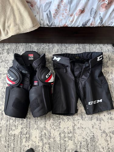 CCM JetSpeed Girdle (used - medium) and includes a pro stock CCM shell (medium)