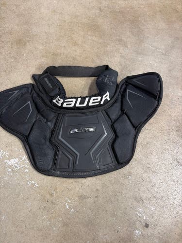 Senior Goalie Bauer neck guard GREAT CONDITION (Used)