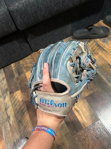 2023 Wilson A2000 1786 RH Infield Baseball Glove 11.5" (Used)