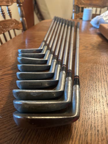 Men's Wilson Staff Right Handed Clubs (Full Set) 9 Pieces (Used)