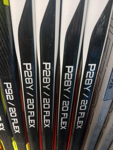 Youth Bauer Vapor Tyke Right Handed Hockey Stick P28Y Less Than 30 Flex (New)