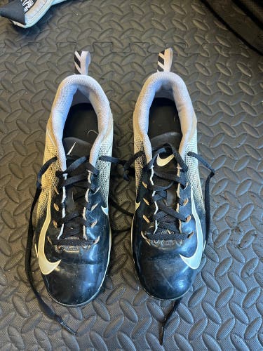 White Men's Size M 7.0 Youth Nike Vapor Low Top Molded Cleats (Used)