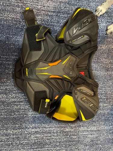 Men's Small Senior CCM Tacks 9080 Shoulder Pads (Used)