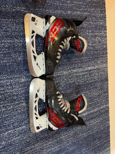 Black/White CCM JetSpeed FT 680 Hockey Skates Regular Width 6.5 (Used)