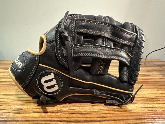 Wilson A450 RH Baseball Glove 12" (Used)