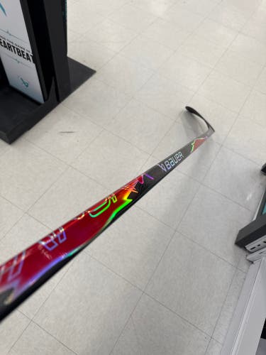 Senior Bauer Vapor Flylite Right Handed Hockey Stick P28 70 Flex (New)