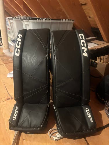 28" 2022 CCM Axis 2.5 Goalie Leg Pads (Used)