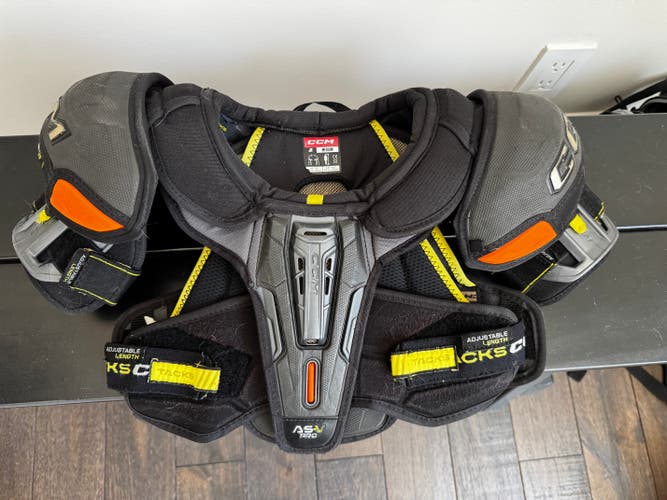 Men's Medium Junior CCM Tacks AS-V Pro Shoulder Pads (Used)