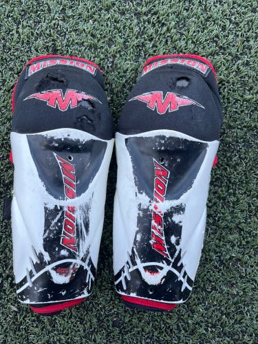 Youth Mission Squirt 8" Shin Pads (Used)