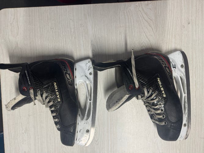 Easton Synergy EQ50 Hockey Skates Regular Width 8 (Used)