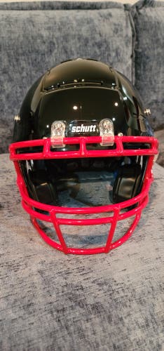 Youth Small Schutt F7 LX1 Helmet (Used)
