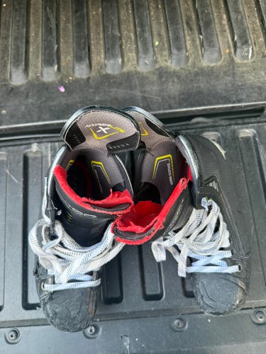2021 Bauer Vapor Hyperlite Hockey Skates 8 (Used)