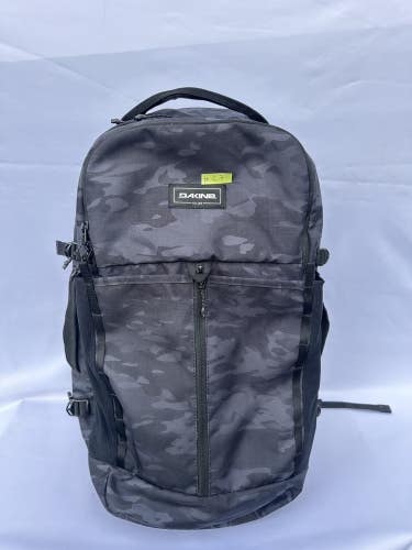 #27 Dakine Split Adventure 38L black vintage camo