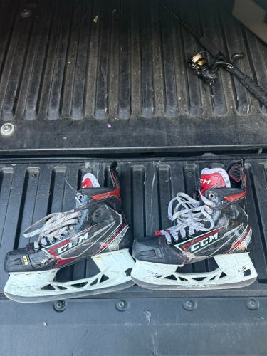 2019 CCM JetSpeed FT2 Hockey Skates Regular Width 8.5 (Used)