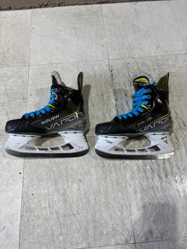 Bauer Vapor 3X Hockey Skates Regular Width Size 2.5