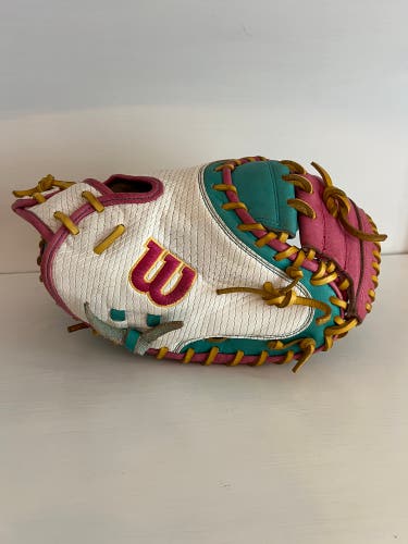 Wilson A2000 RH Catcher's Baseball Glove 33" (Used)
