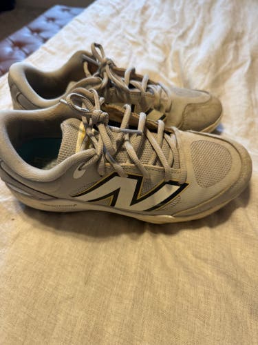 Gray Men's Size M 6.5 (W 7.5) New Balance 3000v7 Molded Cleats (Used)