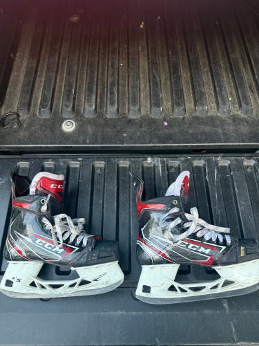 2019 CCM JetSpeed FT2 Hockey Skates Regular Width 8 (Used)