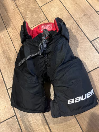 Junior Small Bauer Vapor X900 Lite Hockey Pants (Used)
