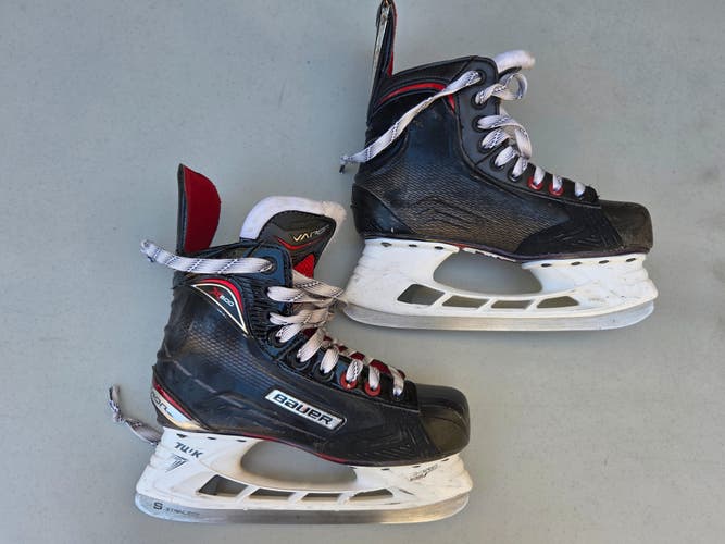 Used Bauer Vapor X500 Intermediate Hockey Skates - Size 5.0