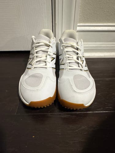 White Men's Size M 10.0 (W 11.0) Adult New Balance Fresh Foam Turf 3000 Shoes (Used)