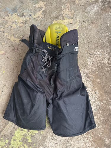 Men's Senior Large Bauer Supreme Matrix Hockey Pants (Used)