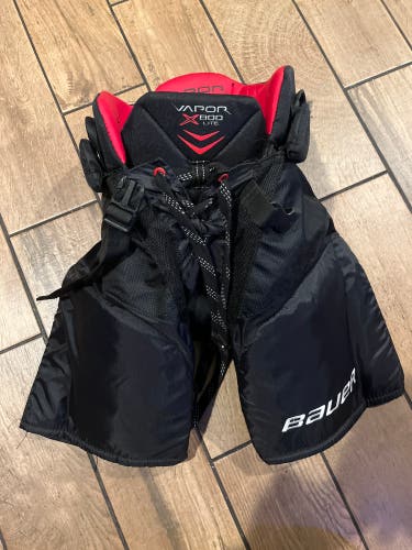 Junior Medium Bauer Vapor X800 Lite Hockey Pants (Used)