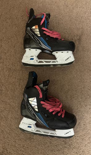 True TF9 Hockey Skates - Junior 2.5