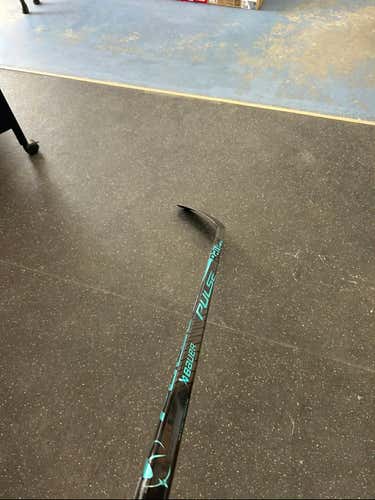 Intermediate Bauer Pulse Right Handed Hockey Stick P28 55 Flex (New)