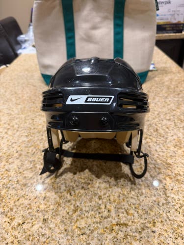 Large Bauer Nike 4500 Helmet black (Used)