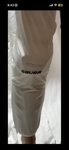 White Men's Large/Extra Large Bauer Socks (New)