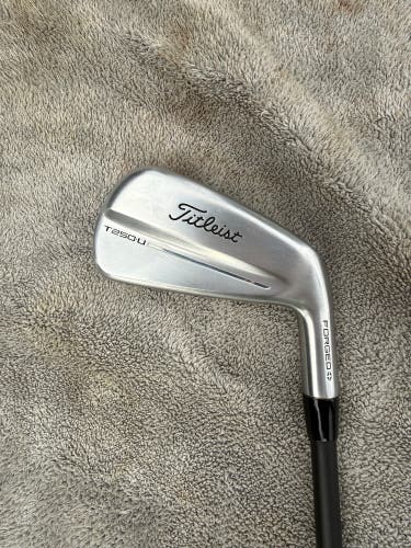 Men's Titleist 2 iron Right Handed Stiff Flex Graphite Shaft (Used)