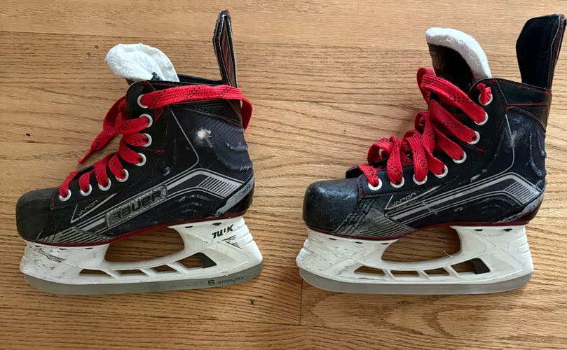 2015 Bauer Vapor X500 Hockey Skates Regular Width Size 1 (Used)