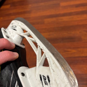 CCM Tacks 9050 Hockey Skates Regular Width Size 1.5 (Used)