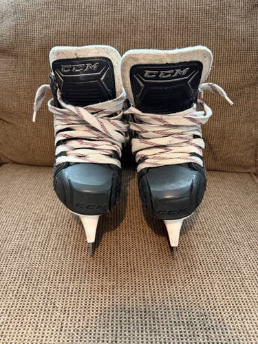 CCM JetSpeed FT460 Hockey Goalie Skates Regular Width Size 1.5 (Used)