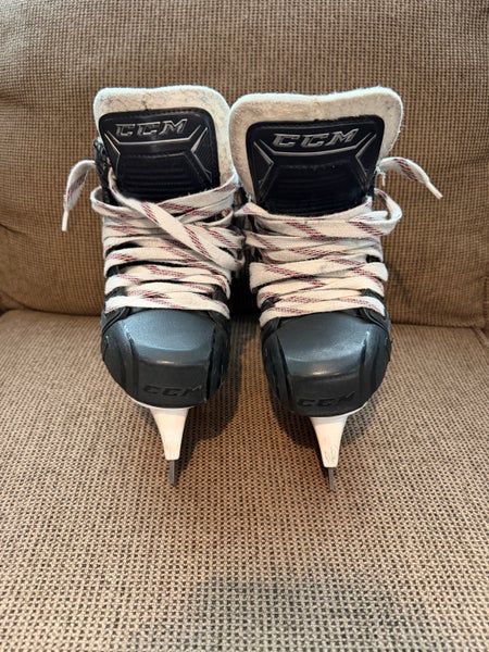 CCM JetSpeed FT460 Hockey Goalie Skates Regular Width Size 1.5 (Used)