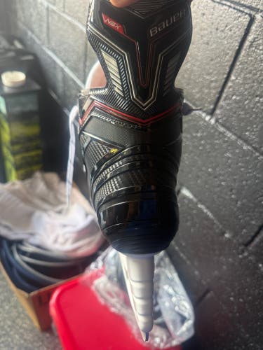 Black 2018 Bauer NSX Hockey Skates Regular Width 8.5 (New)
