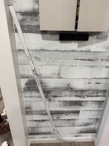 Senior CCM XF Ghost right Handed Hockey Stick P29 75 Flex WHITE