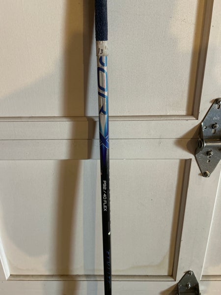 Junior Bauer Vapor Flylite Right Handed Hockey Stick P92 40 Flex (Used)